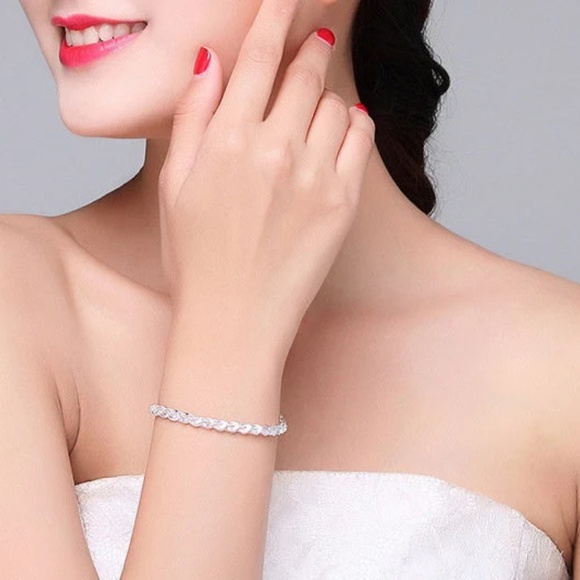 Beautiful Sparkling Hollowed Out Silver Bracelet - Picture 4 of 5